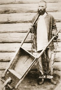 シベリアの囚人、1890年代頃（セピア写真） 作： Russian Photographer